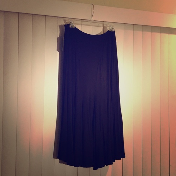 Perfect for work.  Flowing for a classic look - Picture 1 of 1